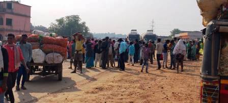 Road jam on Ranchi Patna NH 20 near Chorsuva Bakra village demanding underpass bridge and link path 1