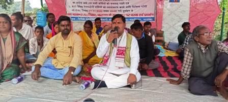 Daily wage workers of Nava Nalanda Mahavihar sitting on fast unto death for their demands