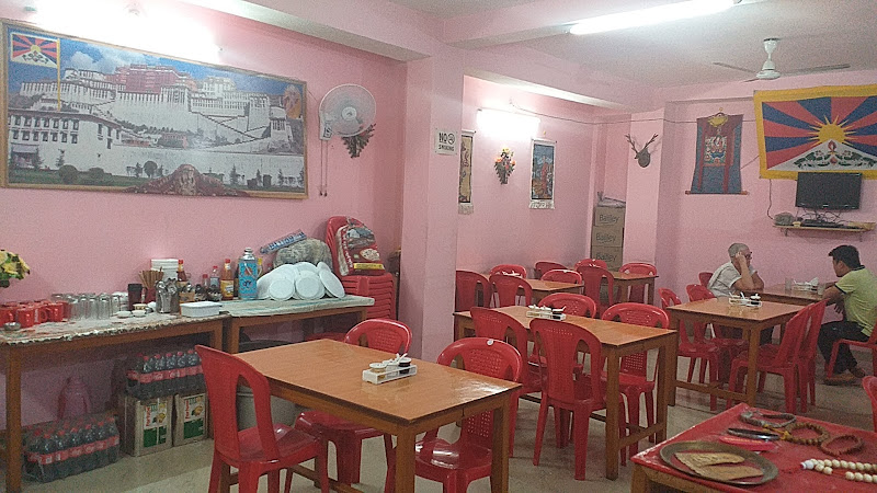 "Loyag Restaurant bodhgaya" Restaurant in Bodh Gaya, Bodh Gaya, Bihar