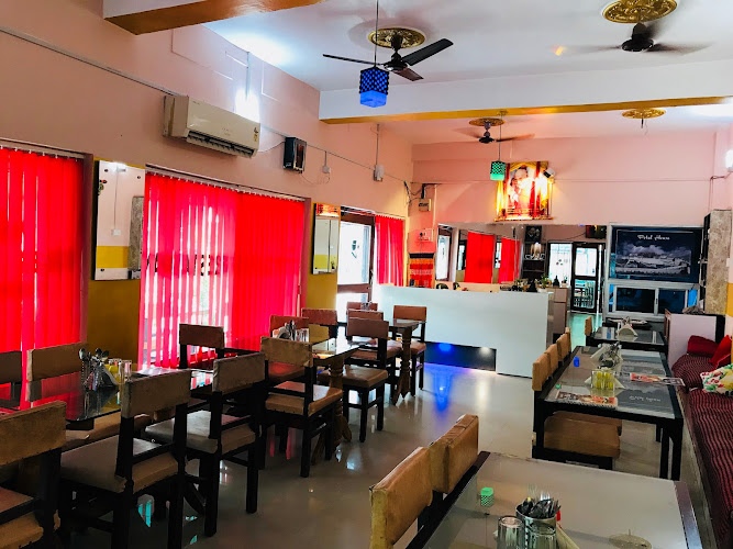 "Bodhgaya City Cafe Restaurant | Pure veg Restaurent in BodhGaya, Gaya, Bihar" Family restaurant in Mastipur, Bodh Gaya, Bihar